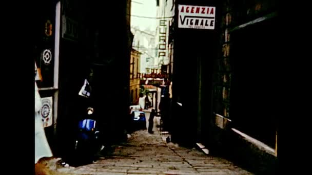 1980 'lerde Cenova sokaklarının arşivlenmesi — Stok video