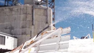 İsviçre 'de Titlis Buzulu kar topu makinesi