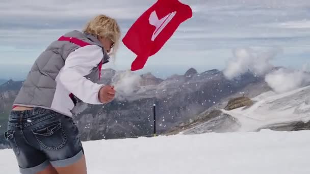 Woman in Titlis mount snow storm — Stock Video