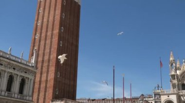 Venedik şehrinin San Marco çan kulesi