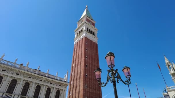 Street lamps of Venice San Marco square — Stock Video