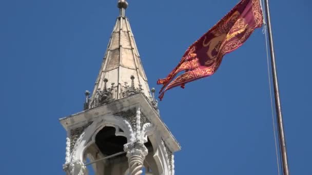 Markusbasilika geflügelte Löwenfahne — Stockvideo