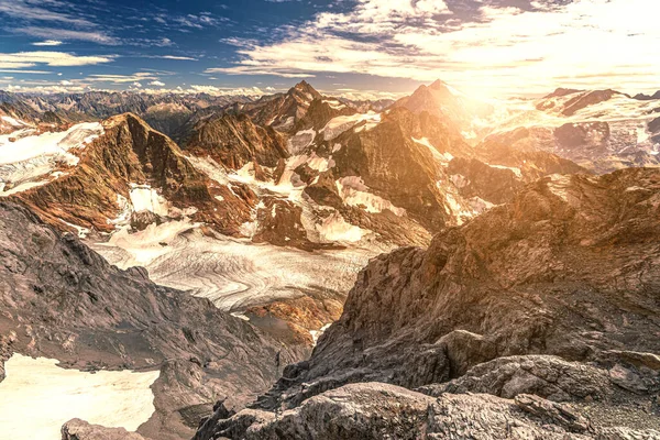 Закат в Альпах Ури в Швейцарии — стоковое фото