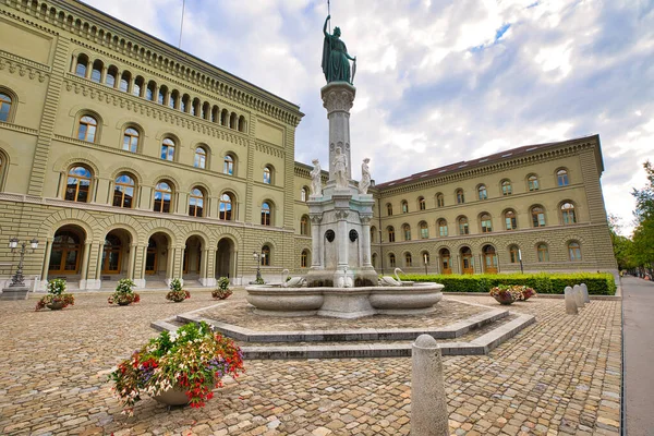 Bundespalast und Bernabrunnen Bern — Stockfoto