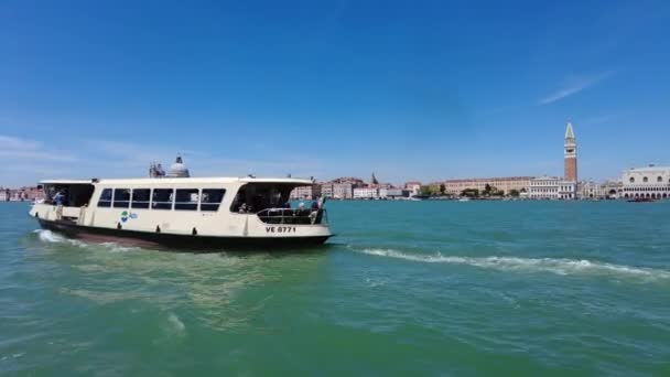 Uitzicht op zee San Marco van Venetië — Stockvideo