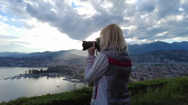 Fotógrafo por Lugano skyline — Vídeo de Stock