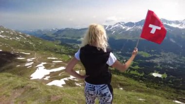Piz Scalottas 'ın üstündeki kadın.