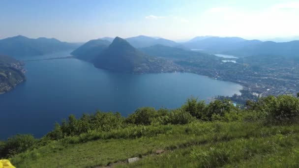 Žena v Lugano Monte Bre Mount — Stock video