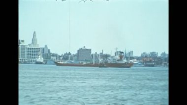 1970 'lerde New York Hudson Nehri kargo gemisi