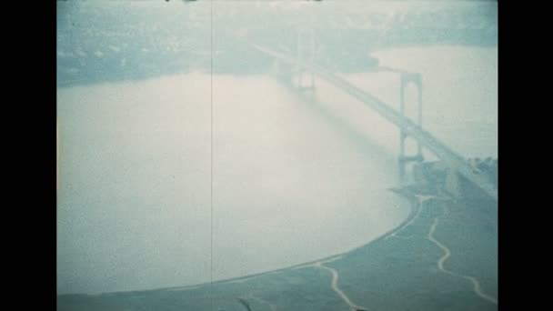 Γέφυρα Bronx-Whitestone της πόλης της Νέας Υόρκης το 1970 — Αρχείο Βίντεο