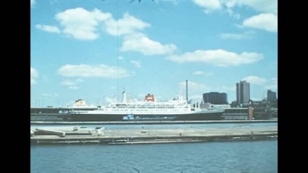 Nowy Jork Manhattan statek wycieczkowy w 1970 roku — Wideo stockowe