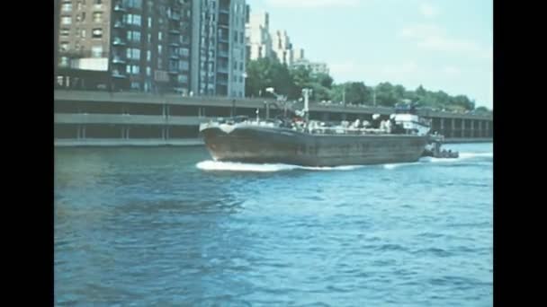New York Williamsburg Bridge in de jaren zeventig — Stockvideo