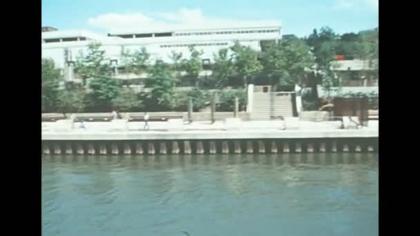 Byggnader i New York River Park på 1970-talet — Stockvideo