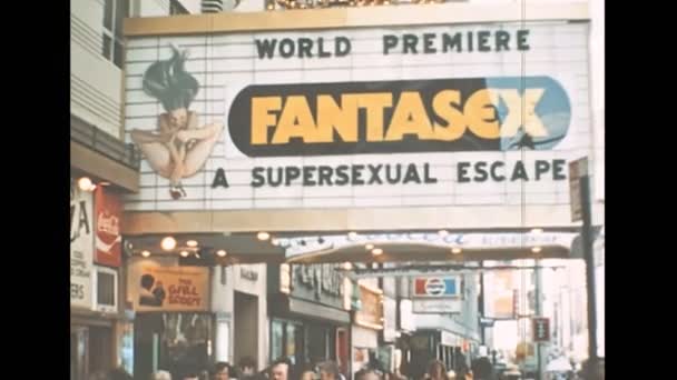 1970 년 대타임 스퀘어에서 보여 지는 섹시 한 여성들 — 비디오