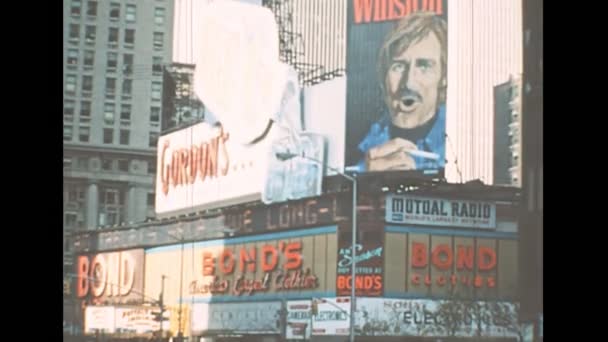 Archival New York Times Square billboardy v 70. letech — Stock video