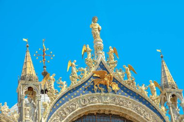 Aziz Mark Bazilikası altın kanatlı aslan