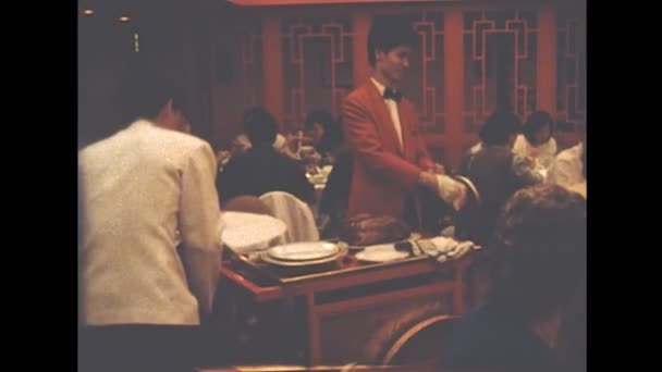 Hongkong restaurant in 1980 — Stockvideo