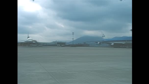 一九八 ○ 年香港国际机场 — 图库视频影像
