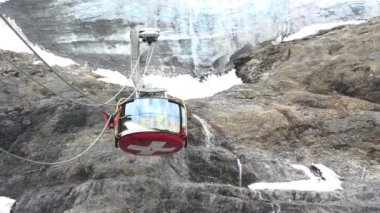 Titlis buzulu ve İsviçre teleferiği