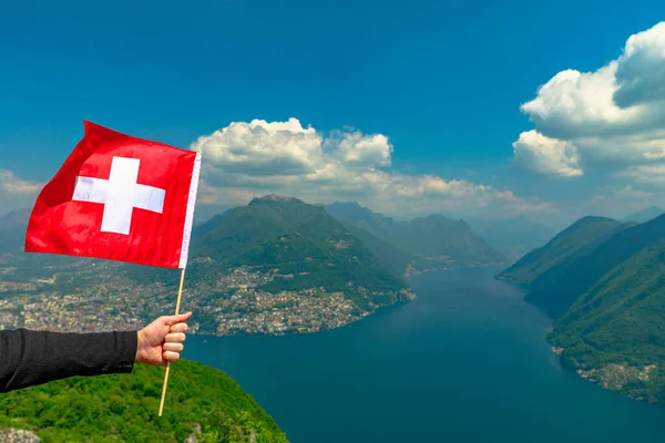루가노 산 살바토레 스위스 국기 — 스톡 사진