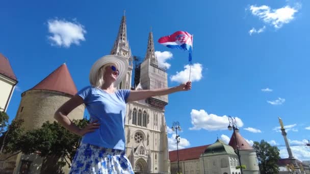 Chorwacka flaga w katedrze w Zagrzebiu — Wideo stockowe