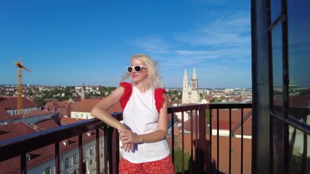 Woman in Zagreb city of Croatia — Stock Video