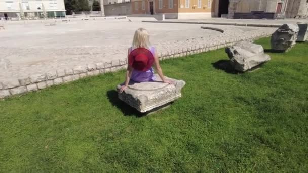 Woman in Zadar Ancient Roman Forum — Stock Video