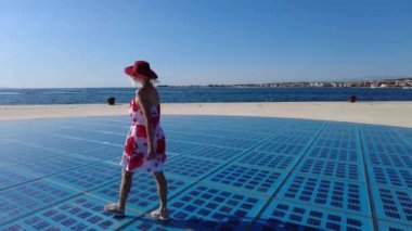 Zadar Sahili 'nden Kadın