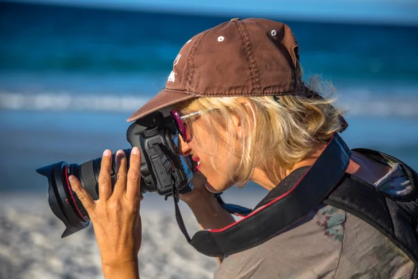 Mujer fotógrafa —  Fotos de Stock