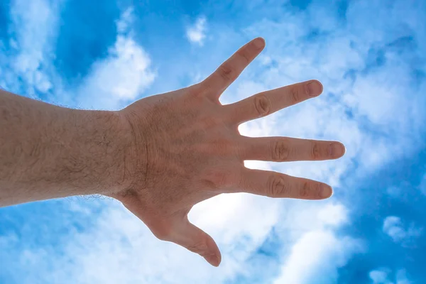 Hand mot himlen — Stockfoto