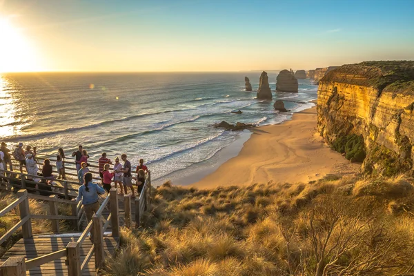 Tourists to Twelve Apostles — Stock fotografie