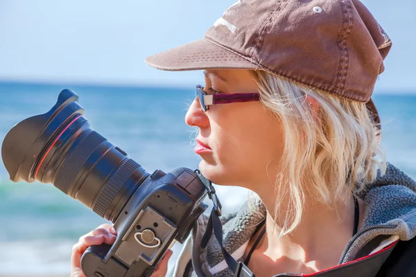 Fotógrafo con cámara —  Fotos de Stock