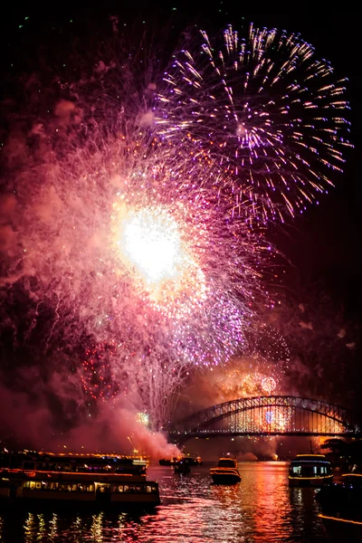 Fuegos artificiales y barcos — Foto de Stock