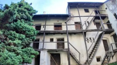 Prejmer, ortaçağ taş kilisesi, çok katlı savunma depolama galerileri ve Transilvanya 'nın yüksek duvarları ile güçlendirilmiş kilise avlusu. UNESCO 'nun Romanya sahası