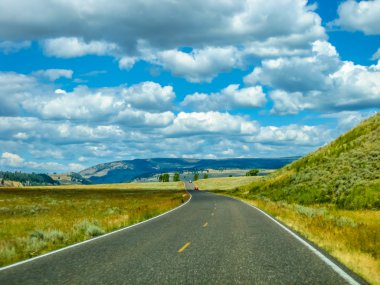 Yellowstone'da yol