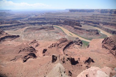 Dead Horse Point Eyalet Parkı 'ndan Canyonlands Ulusal Parkı ve Colorado Nehri' ne doğru