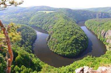 Çek Cumhuriyeti Prag 'dan çok uzak olmayan Vltava nehrinde Maj gözcüsü