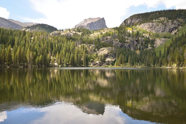 Rocky Dağı Ulusal Parkı 'nda Ayı Gölü, Colorado, ABD