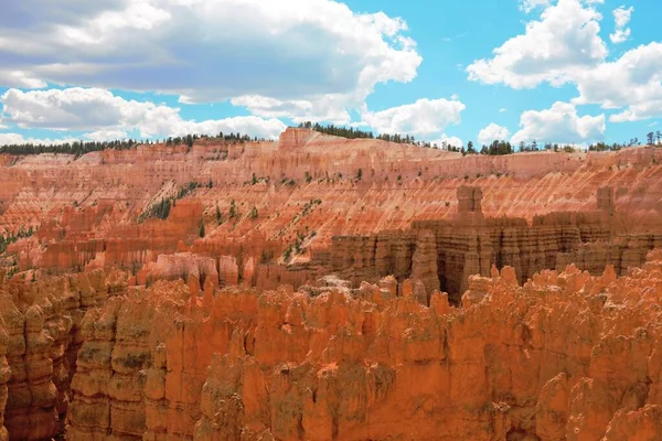 Bryce Canyon Ulusal Parkı 'nda kaya oluşumları