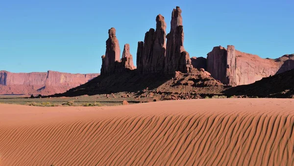 Navajo Kabile Parkı 'ndaki Anıt Vadisi' nde kaya oluşumları