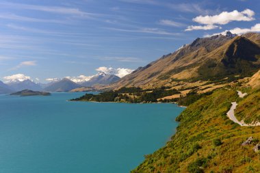 Queenstown yakınlarında Wakatipu Gölü