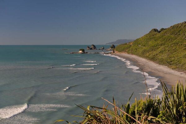 Низкий прилив на пляже Мотукики