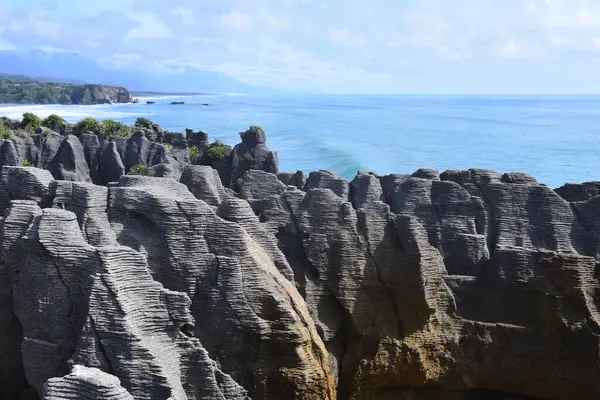 Paparoa Ulusal Parkı 'nda Krep Kayaları