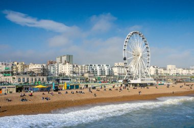 Brighton Sahil Yolundaki Brighton Tekerleği, Brighton, Doğu Sussex, İngiltere 'de güneşli bir bahar gününde