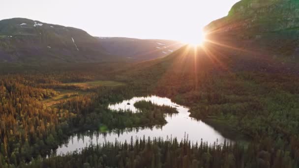 Vista aérea de Seidozero-un lago sagrado en la península de Kola. Región de Murmansk, Rusia. Vuelo con drones. Imágenes de stock libres de derechos