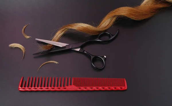 Open Hairdressing Scissors Strand Curl Hair Comb Black Background Professional — Stock Photo, Image