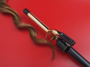 Siyah, profesyonel, siyah, kıvırcık saçlı makaslı makasları açın.