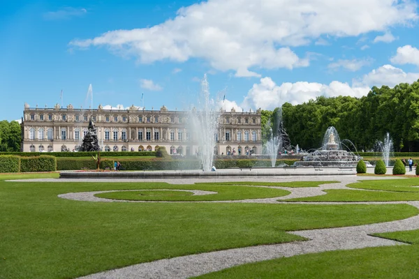 Herrenchiemsee Palace na słoneczny dzień — Zdjęcie stockowe