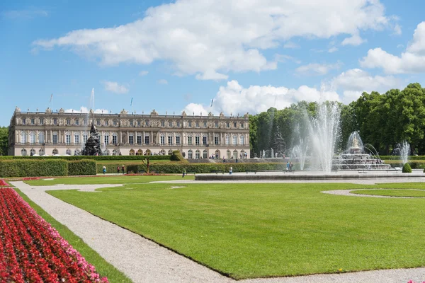 Güneşli Herrenchiemsee Sarayı