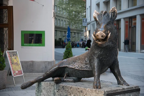 Estatua de jabalí en Munich — Foto de Stock